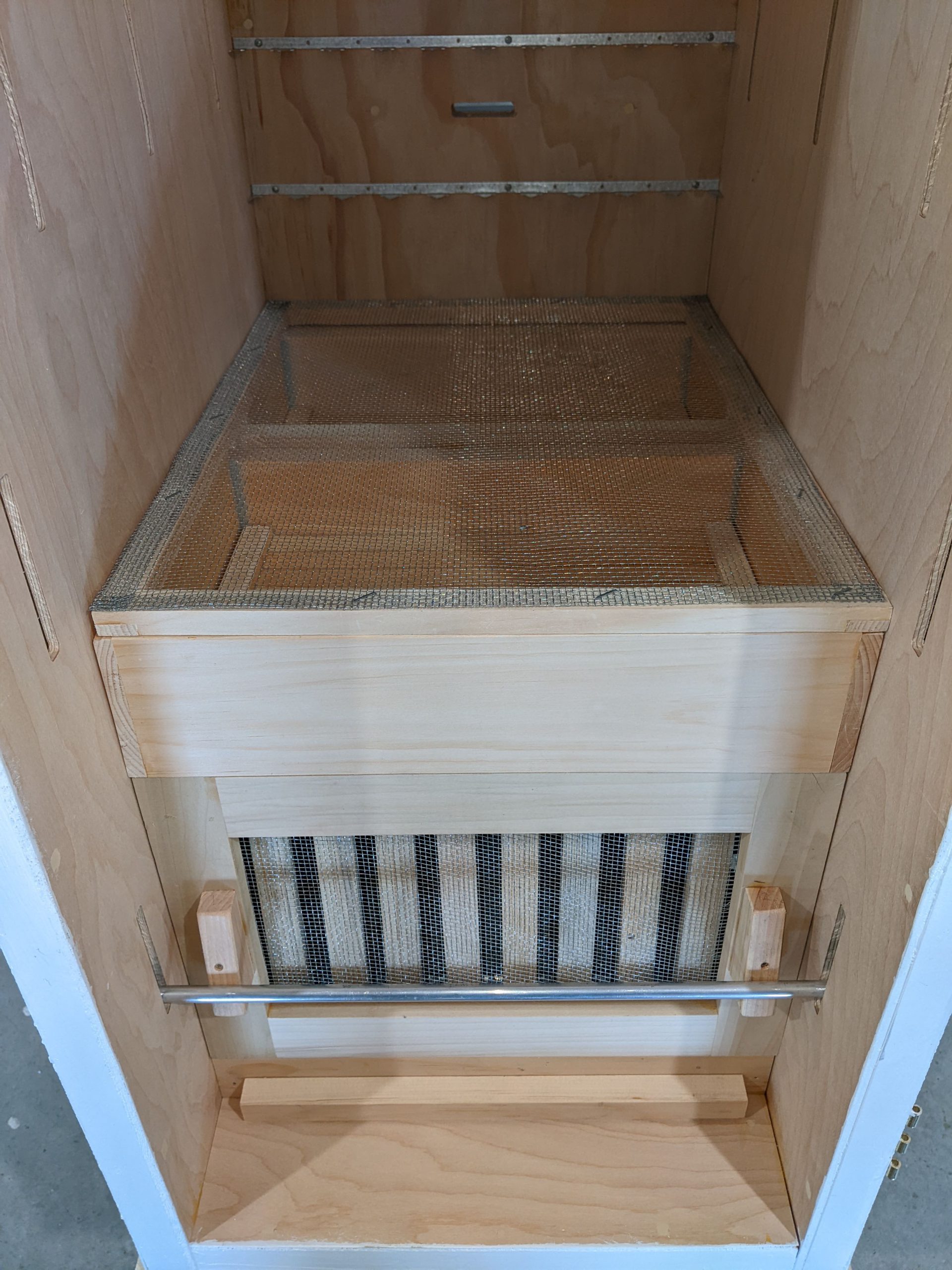 AZ top feeder with screen
