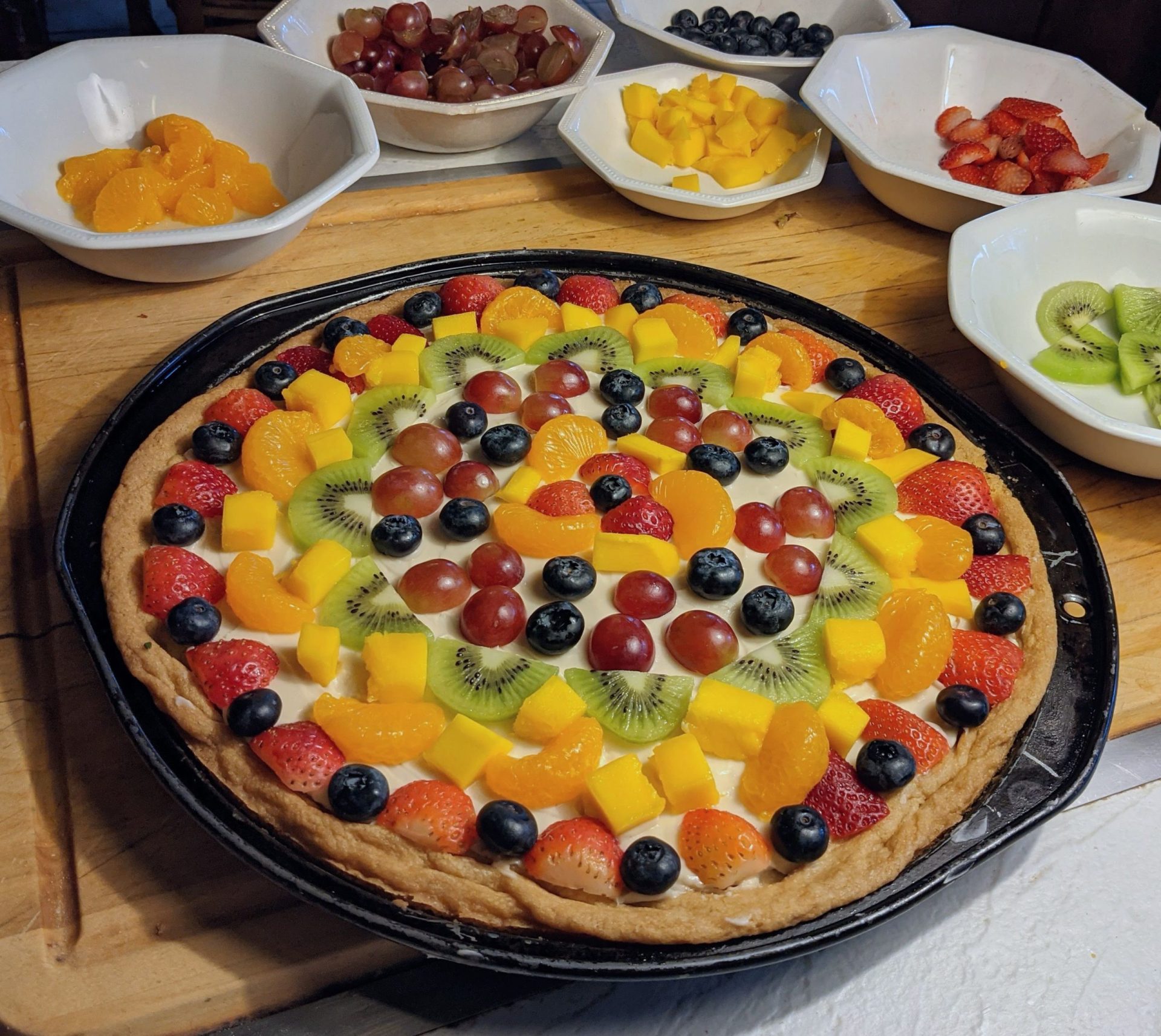 Honey-graham fruit pizza